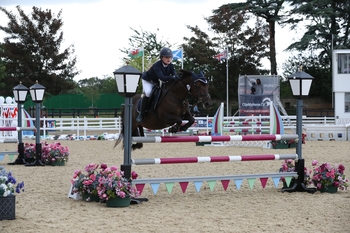 Zoe Shields takes the Pony Bronze League 148cm & Under Final